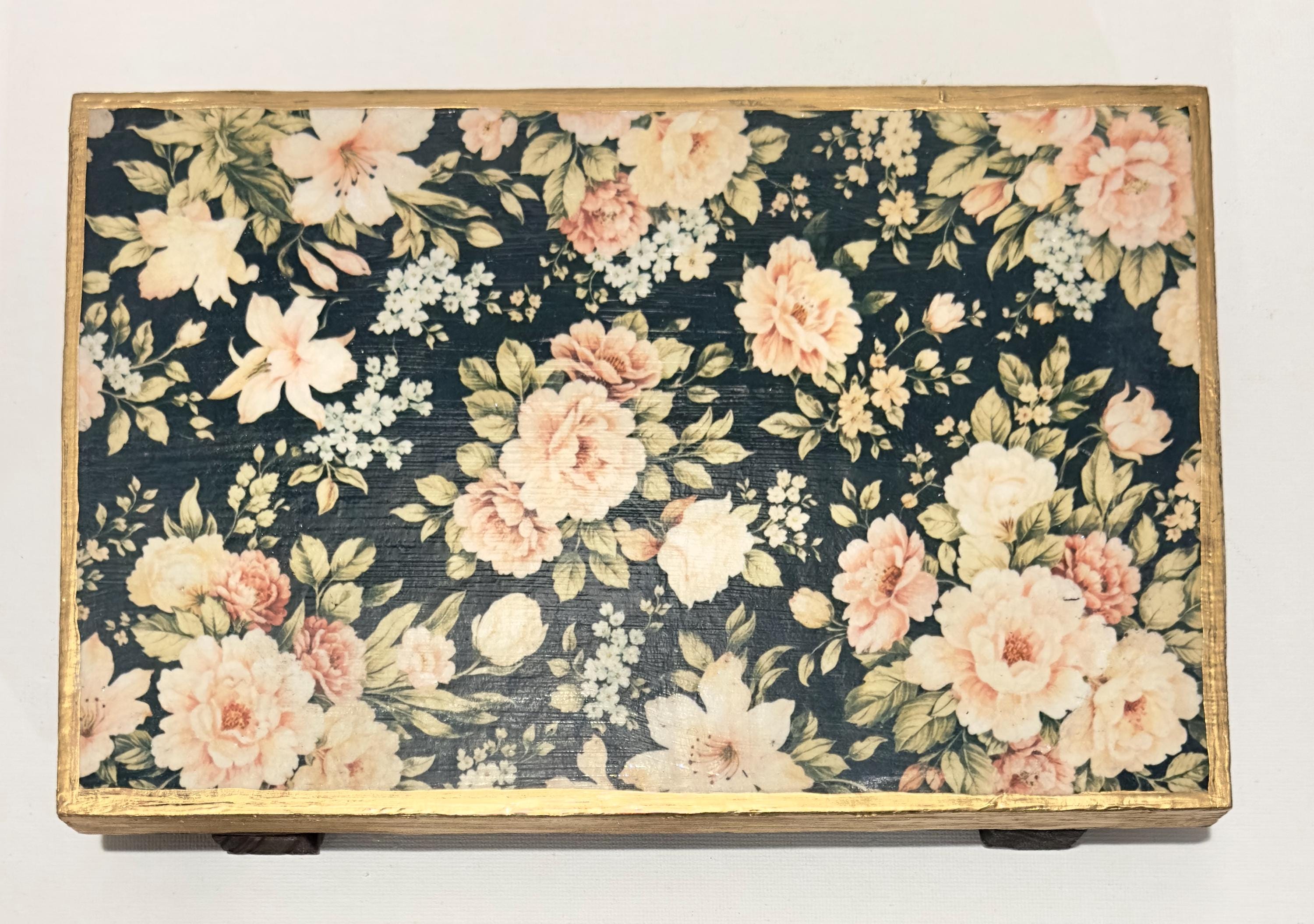 Floral Cottagecore Riser: 9"x6"