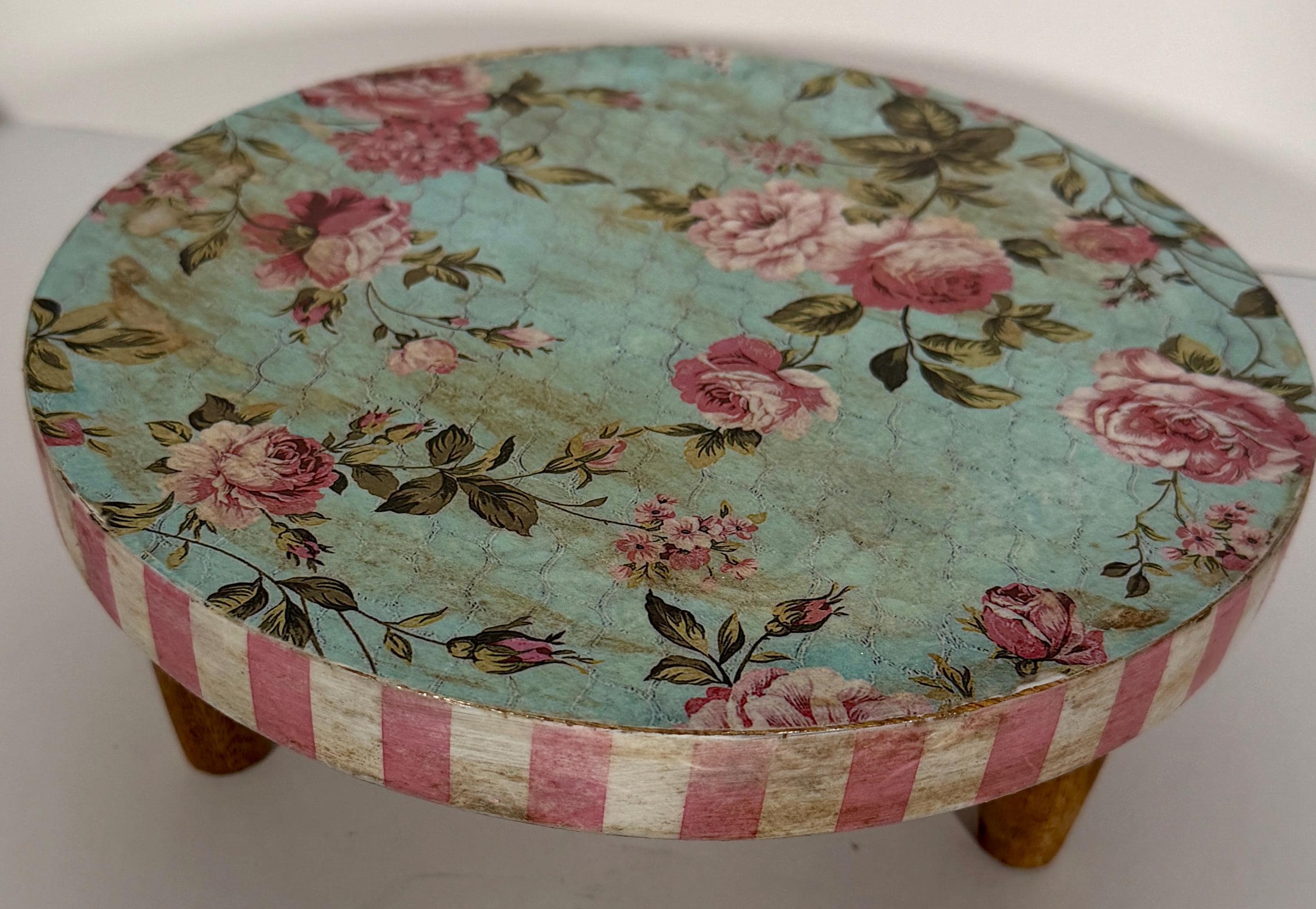 Vintage Roses Riser: 10" diameter, 4" tall