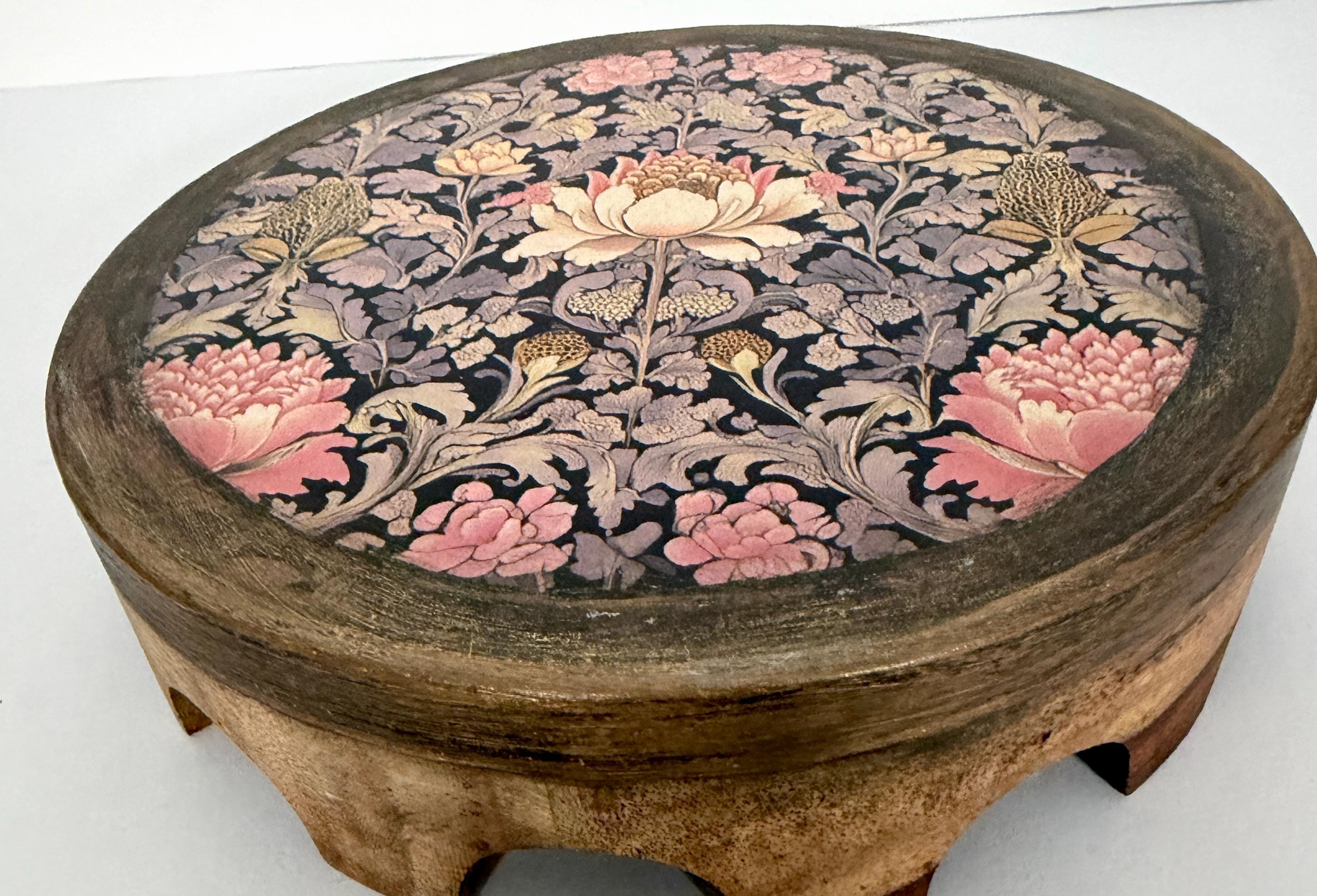 William Morris Pedestal Riser: 8"dia, 2" tall