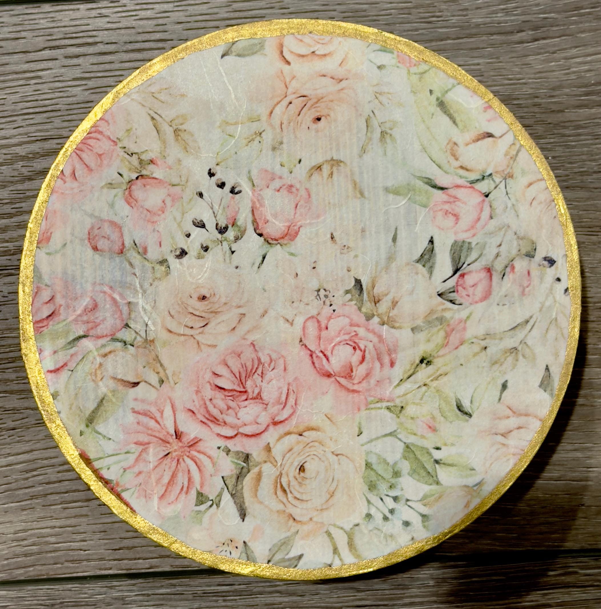 Shabby Chic Gold Leaf Trim Riser: 7.75"
