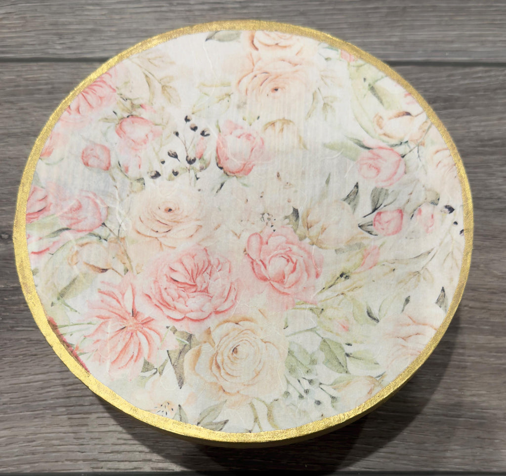 Shabby Chic Gold Leaf Trim Riser: 7.75"