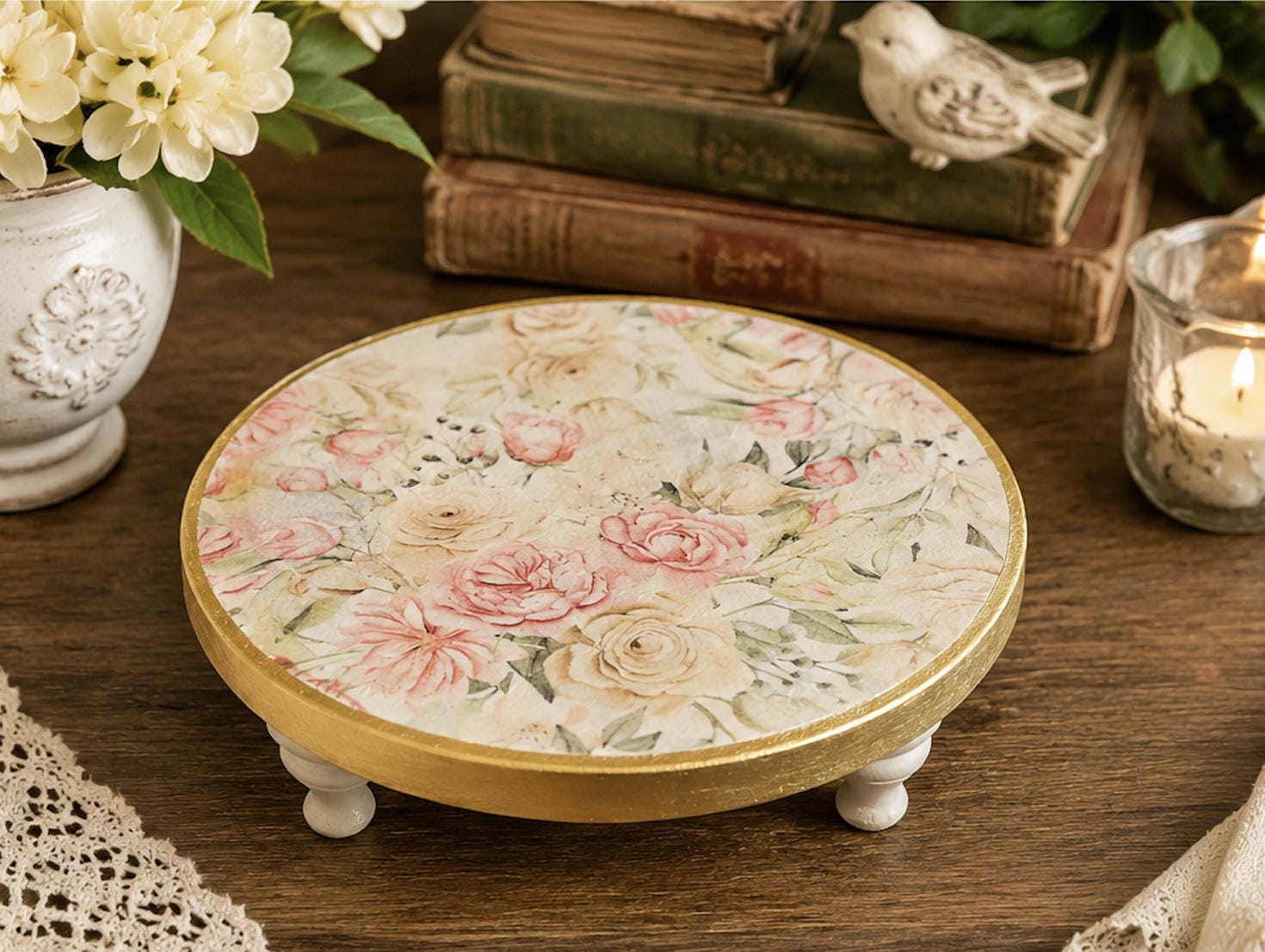 Shabby Chic Gold Leaf Trim Riser: 7.75"