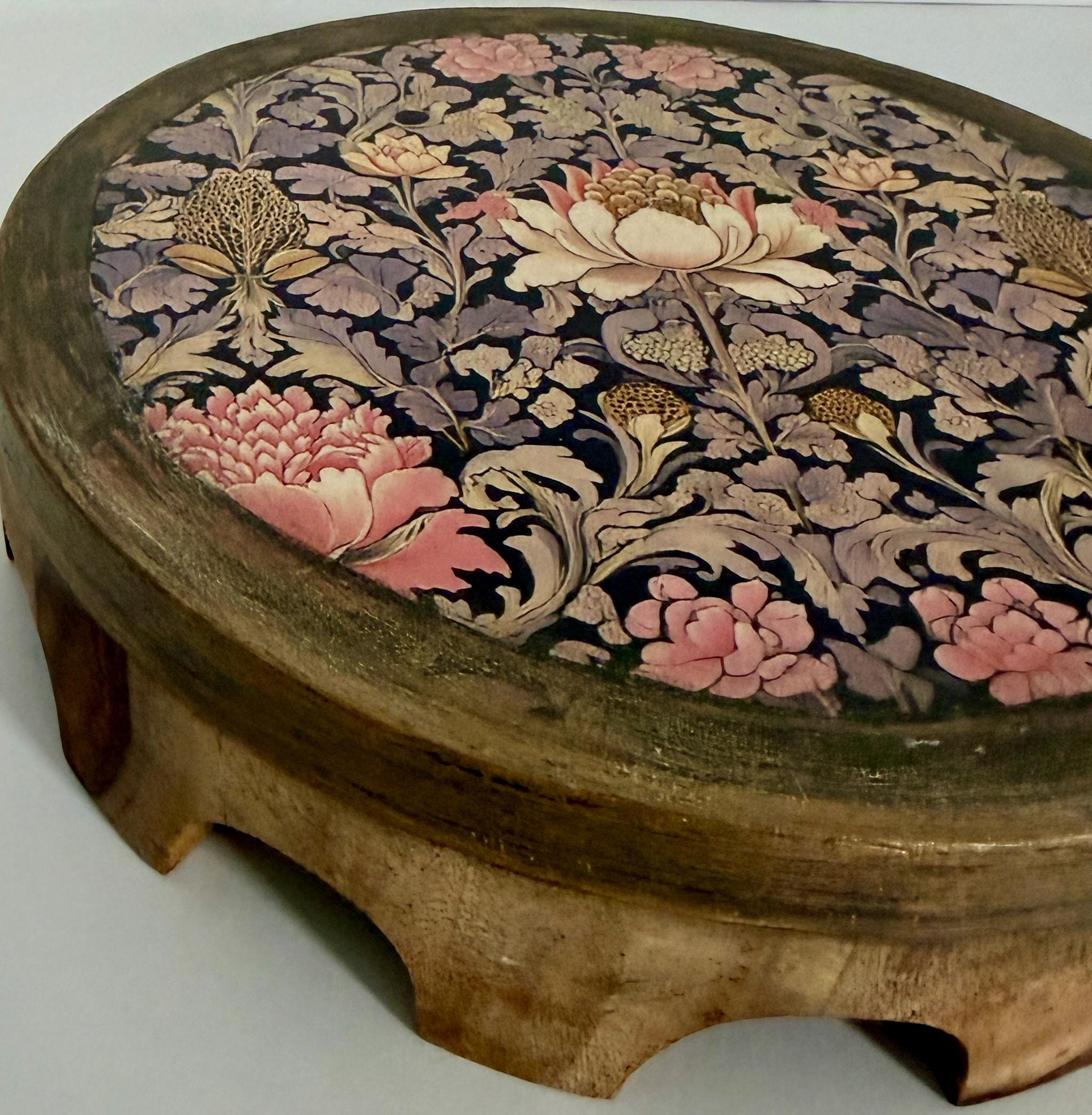William Morris Pedestal Riser: 8"dia, 2" tall