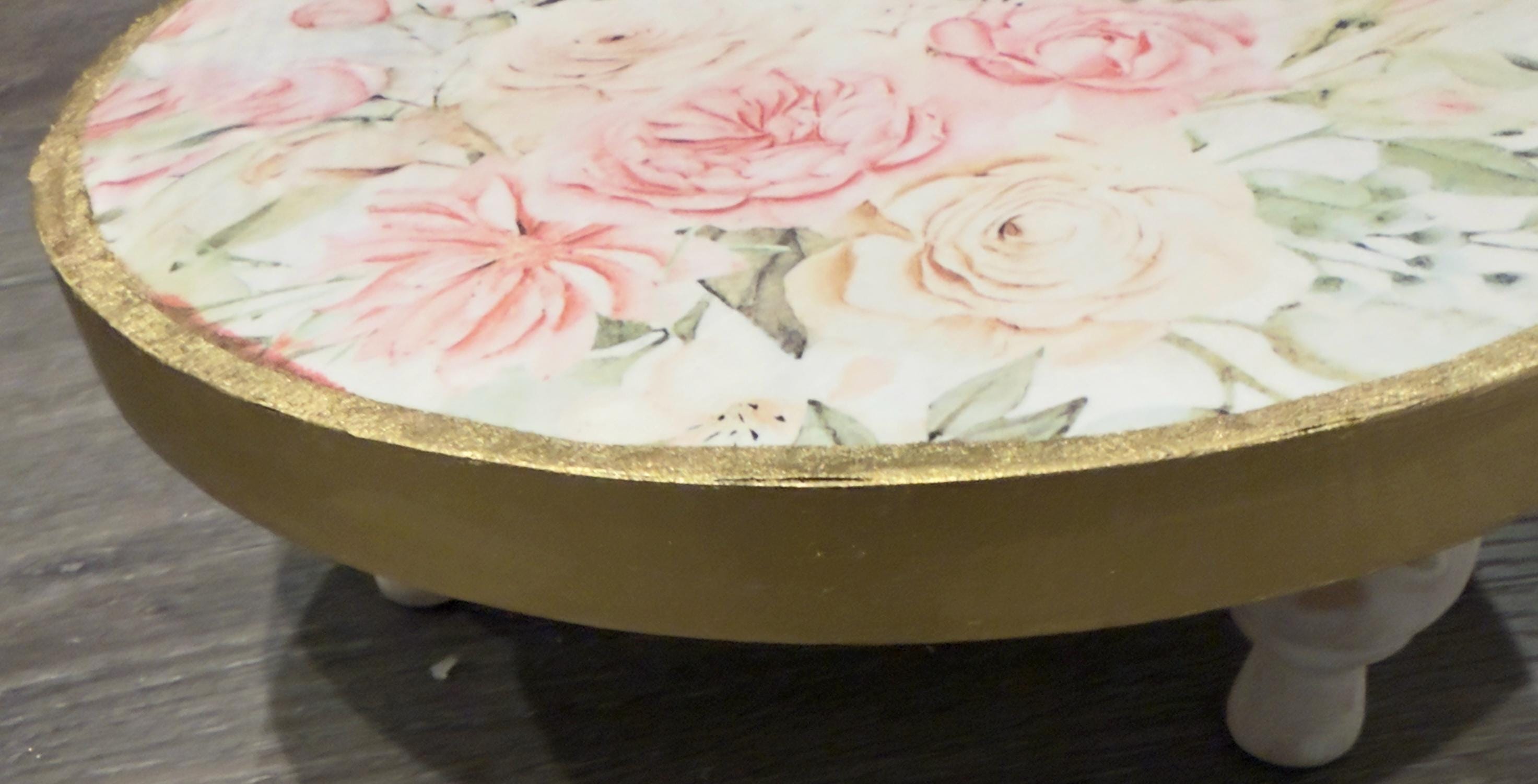 Shabby Chic Gold Leaf Trim Riser: 7.75"